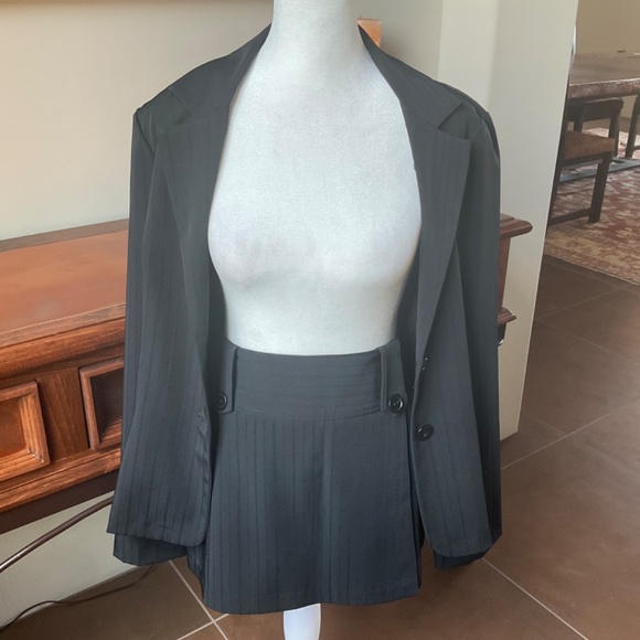 Ally B Skirt and Jacket Combo Suit. Black Pinstripe. Size 9 - Picture 7 of 14